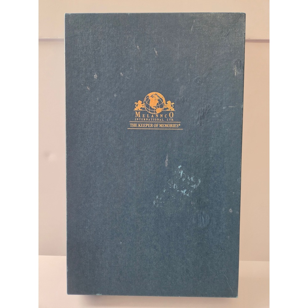 Melannco The Keeper of Memories Photo Album Cream Moire Fabric Brass Screw Post